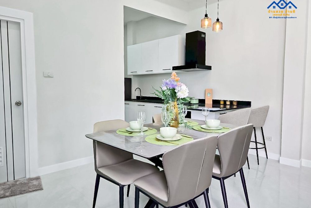 LINE_ALBUM_Modern Tropical pool villa 🏡_251217_28