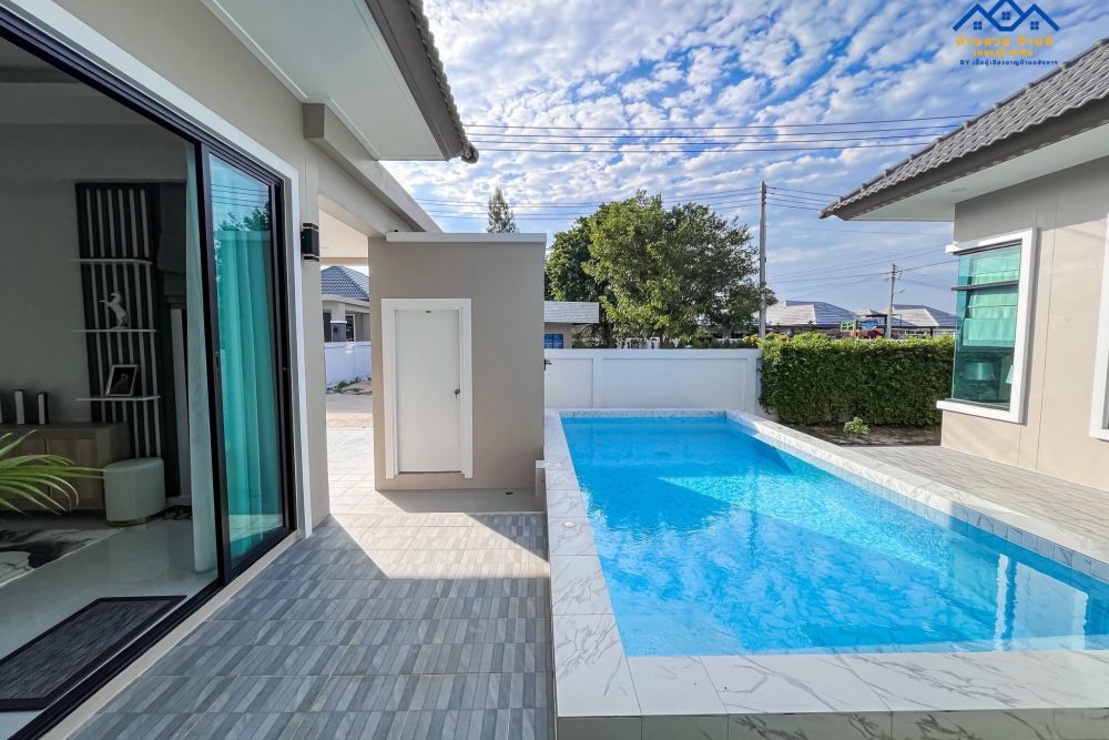 LINE_ALBUM_Modern Tropical pool villa 🏡_251217_38